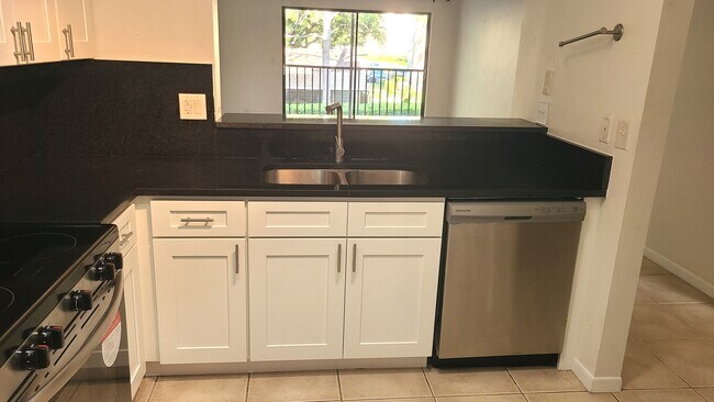 Building Photo - 3055 Casa del Sol Cir