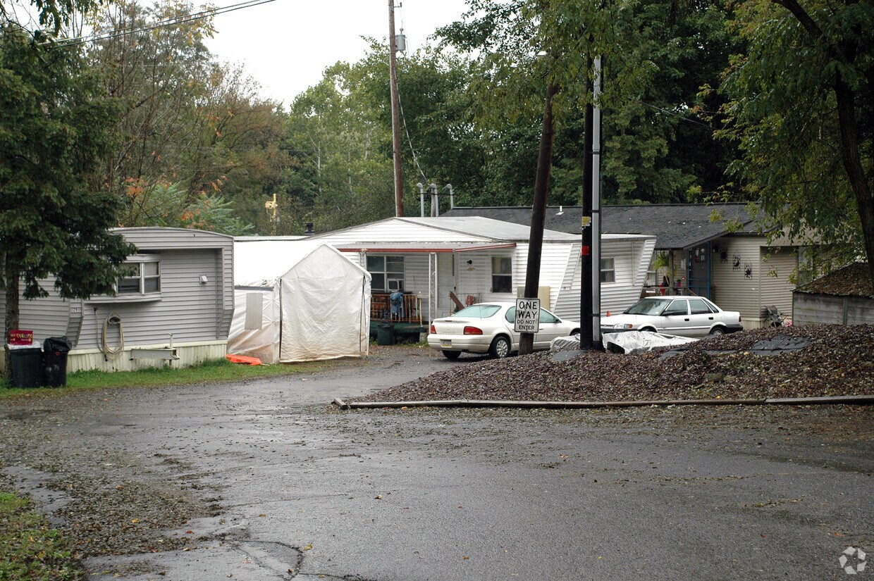 Primary Photo - 28 Perry Ave