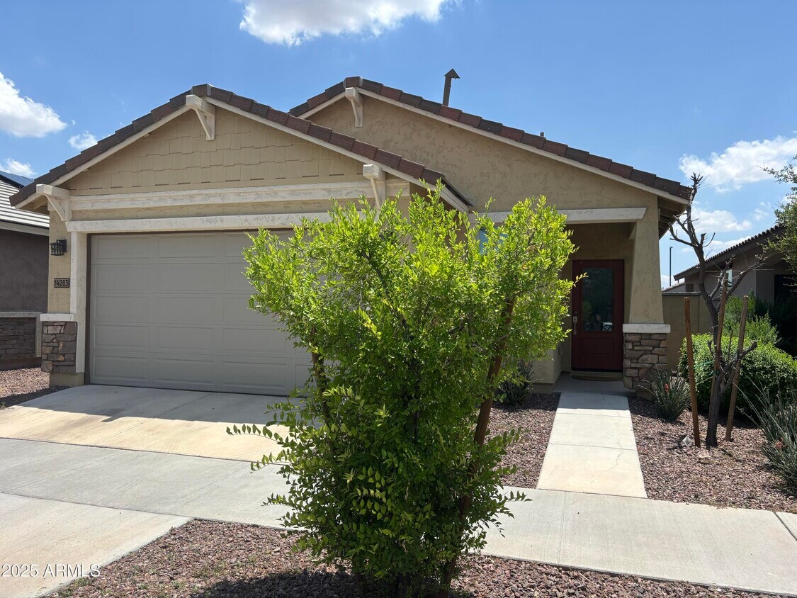 Foto principal - 14203 W Voltaire St