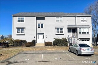 Building Photo - 31 Carriage Dr
