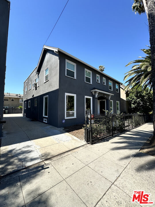 Foto del edificio - 5528 Franklin Ave