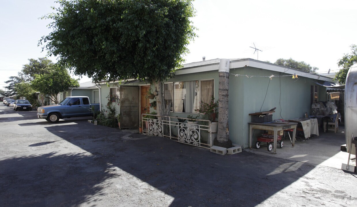 Foto del edificio - 8651-8661 Walker St