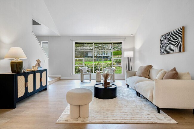 Foto del edificio - Spacious 4-Bedroom Home for Rent in Kirkland