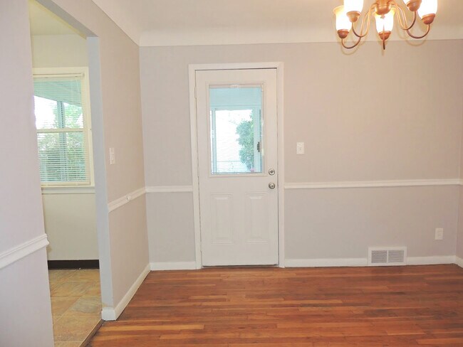 Foto del edificio - 2 Bed - 1 Bath Ranch for Rent in Willowick!