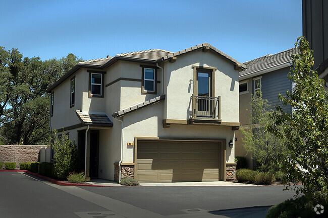 Building Photo - 321 Oak Hill Rd