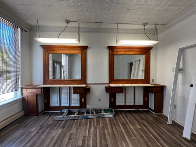 Building Photo - 306 Marble St