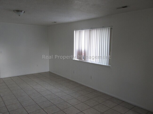 Foto del edificio - 279 W 1100 N