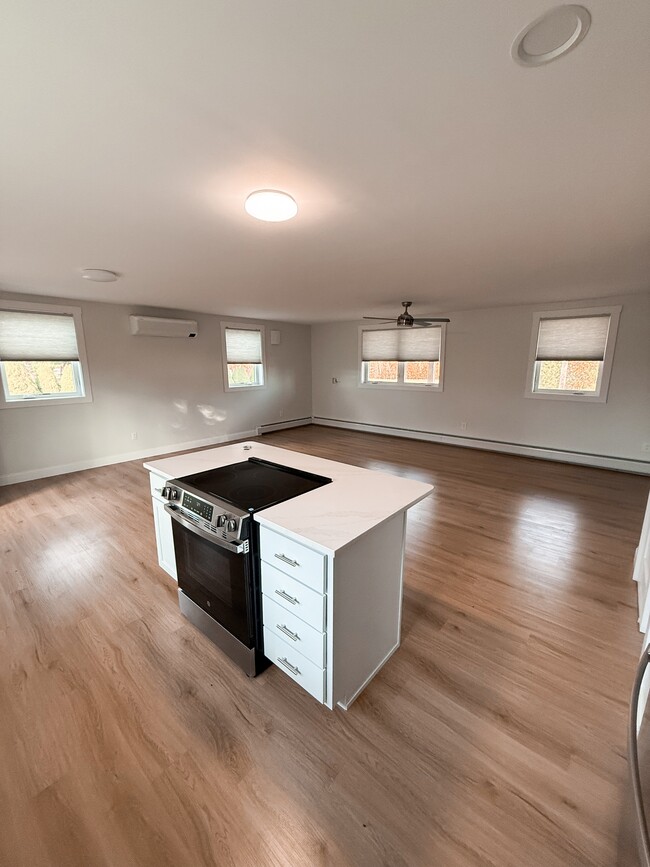 Foto del edificio - 959 W River Rd