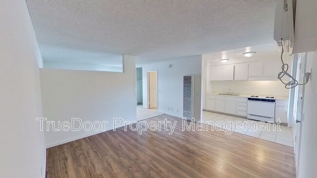 Building Photo - 569 N Tustin Ave