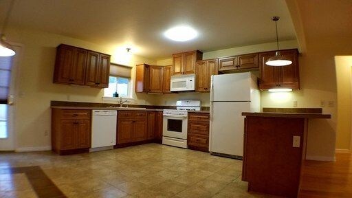 Building Photo - Custom Home in Aztec