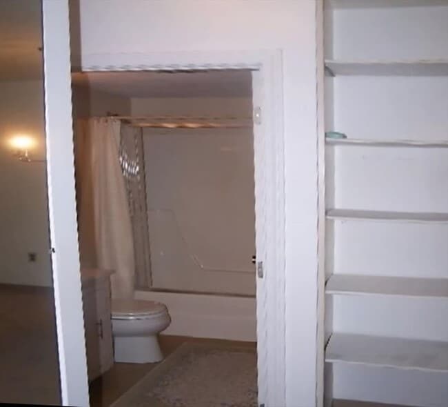 Building Photo - 179 Presidents Ln