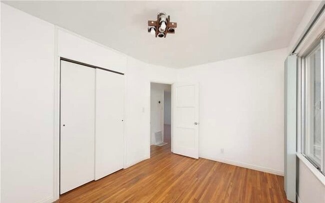 Foto del edificio - 12619 Eastbrook Ave