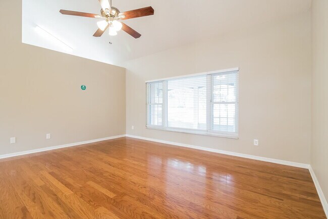 Foto del edificio - 1230 Glenmore Dr