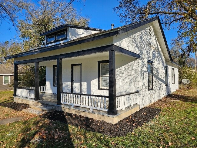 Foto del edificio - 715 E Church St