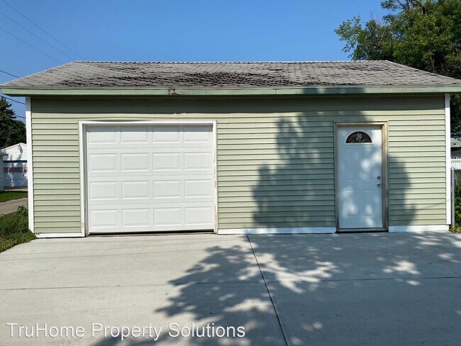 Building Photo - 4 br, 1.5 bath House - 901 N 4th St