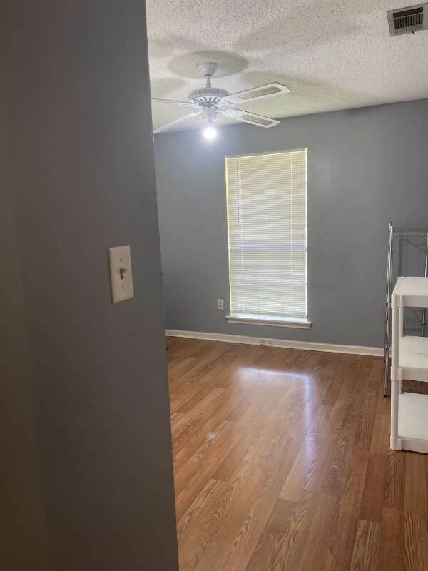 Foto del edificio - 13323 Briargrove Ave