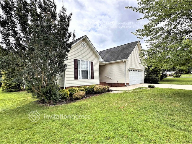 Building Photo - 3040 Hereford Ln