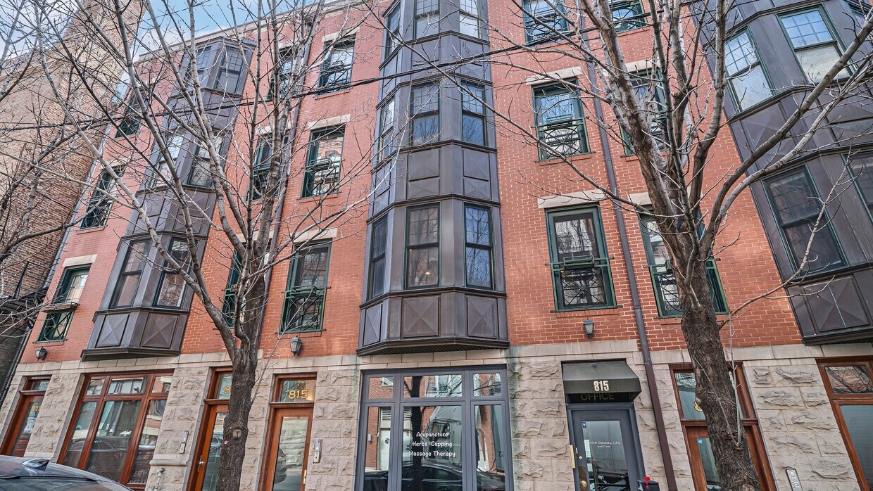 Primary Photo - 815 W Superior St