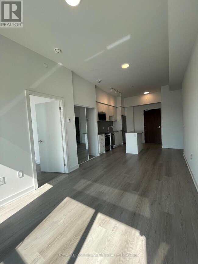 Building Photo - 40 Lagerfeld Dr