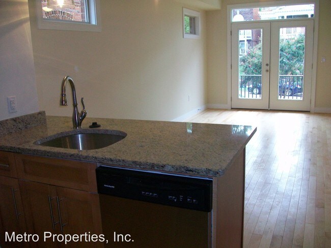 Building Photo - 3014 Patterson Ave