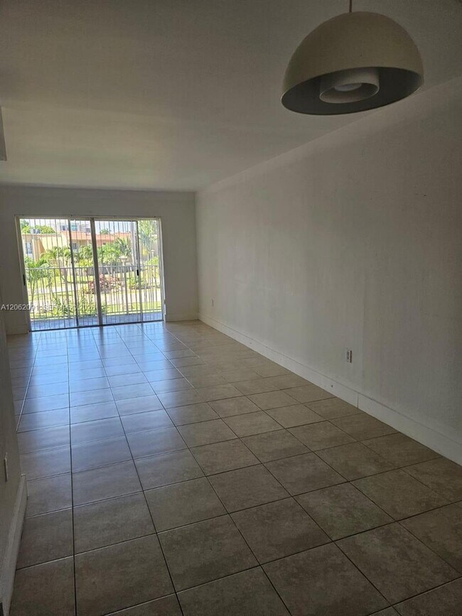 Foto del edificio - 4900 NW 79th Ave