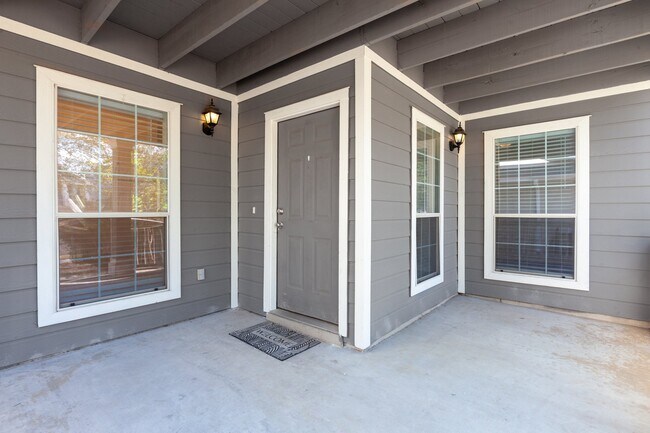 Foto del edificio - 4 bedroom Two Story Home in Plum Creek