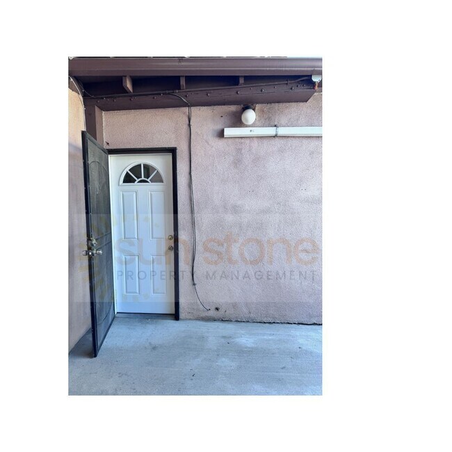 Foto del edificio - 844-852 E Mission Blvd