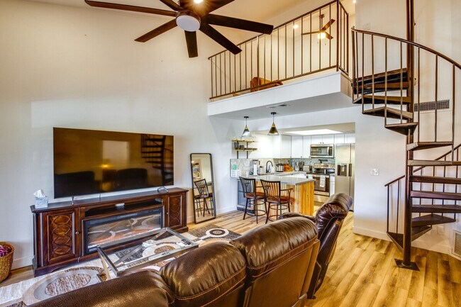 Foto del edificio - 1351 N Pleasant Dr