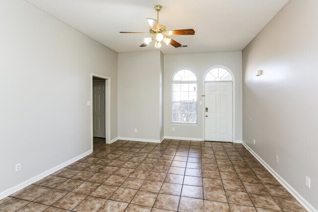 Foto del edificio - 1140 Breezy Valley Dr