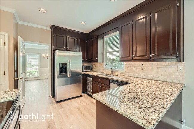 Building Photo - 1040 Huntcliff