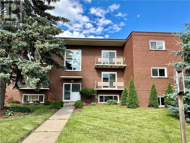 Building Photo - 286 Vine St