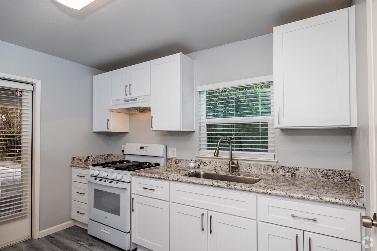 Primary Photo - 230 Queens Way - 55+ Community