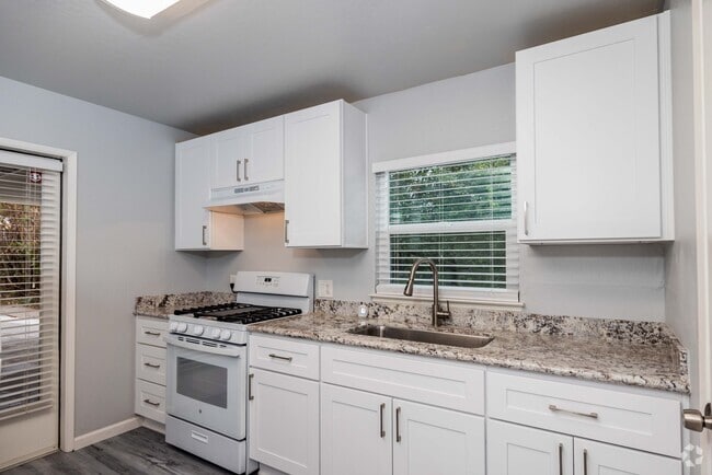 Interior Photo - 230 Queens Way - 55+ Community