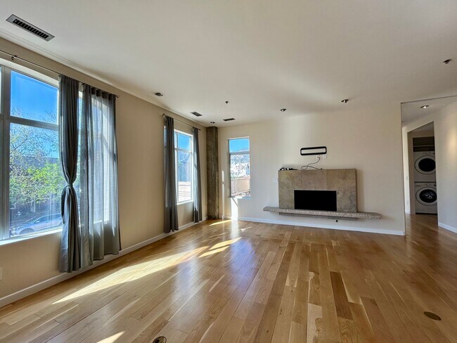 Foto del edificio - High-End Condo on Pearl Street with Semi-Private Elevator, Radiant Floor Heat, Private Balconies ...