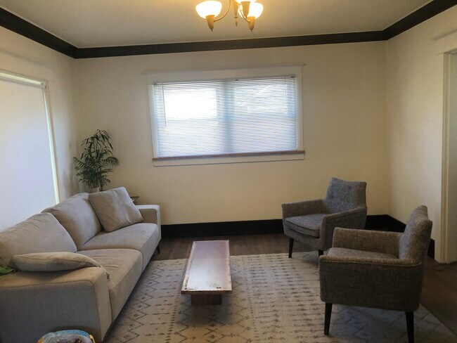 Foto del edificio - 6342 N Greeley Ave