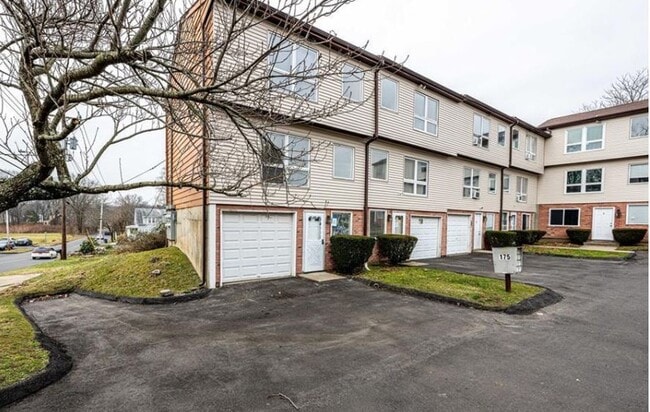 Building Photo - 175 W Spring St