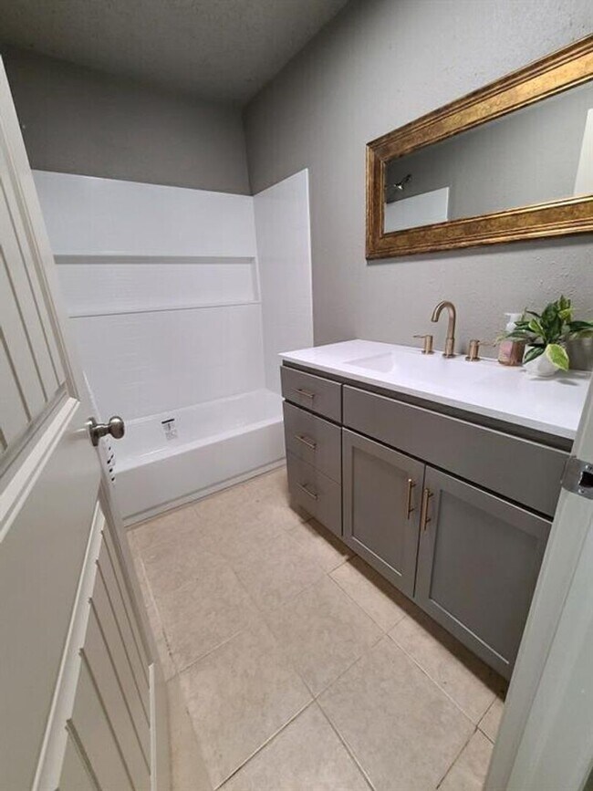 Foto del edificio - Charming 3BR, 1.5BA Rental in Anderson, MO – Pet-Friendly Haven!