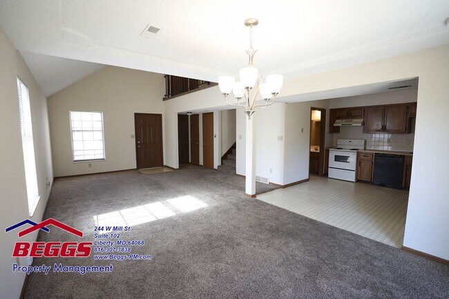 Foto del edificio - 213 Dains 3BR/ 2.5BA Duplex Liberty