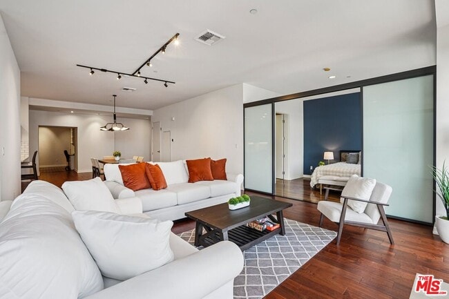 Foto del edificio - 801 S Grand Ave