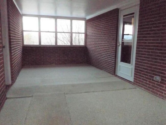 Building Photo - 1729 Old Brodhead Rd