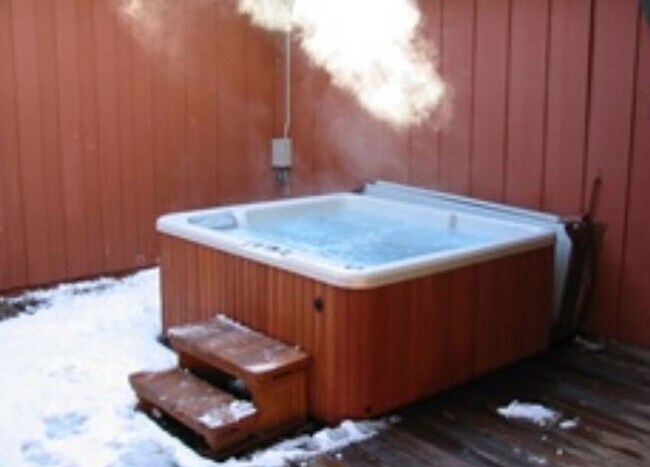 Foto del edificio - Unique open design,wood beams in all rooms-Very cheery and cozy. Newly remodeled, and newly furni...