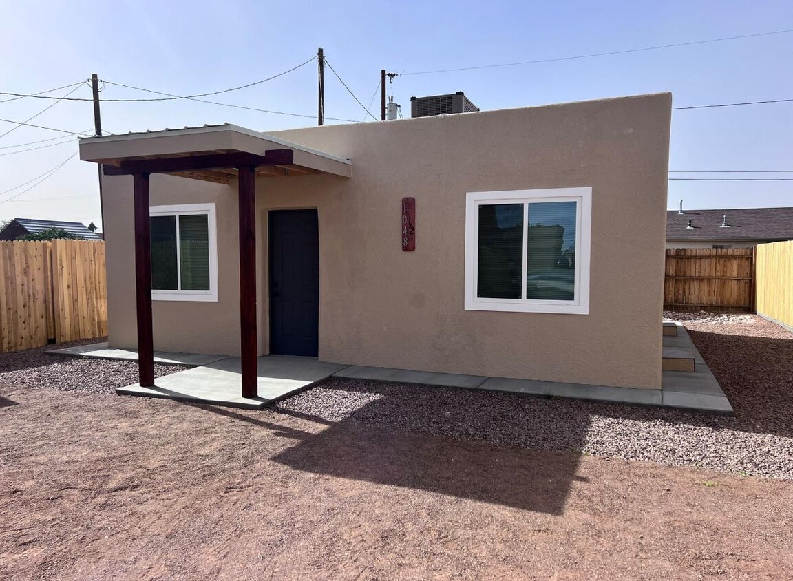 Primary Photo - 1048 McFie Ave