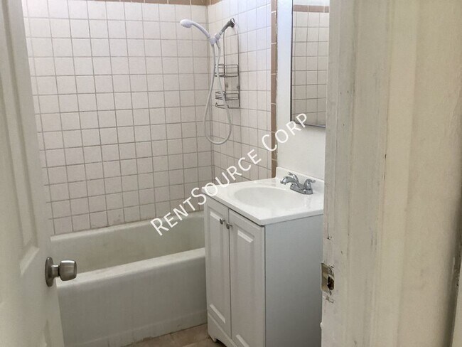 Building Photo - 2 Bedroom Condo for Rent in Barstow