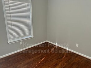 Building Photo - 33 Oak Ln