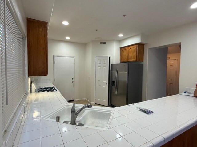 Foto del edificio - 440 Hart Dr