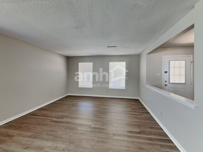 Foto del edificio - 6860 Maywood Cir