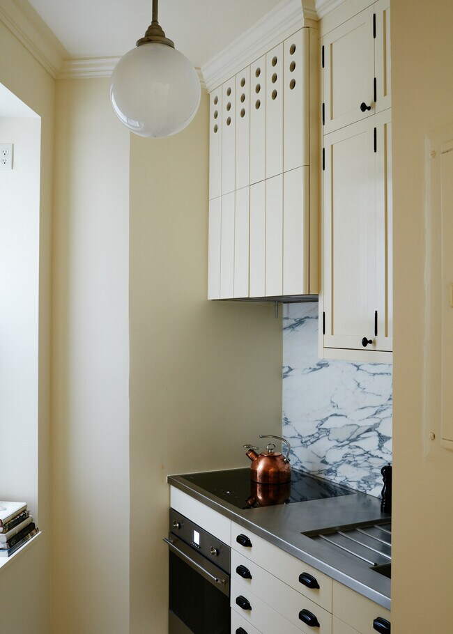 Foto del edificio - 433 W 24th St