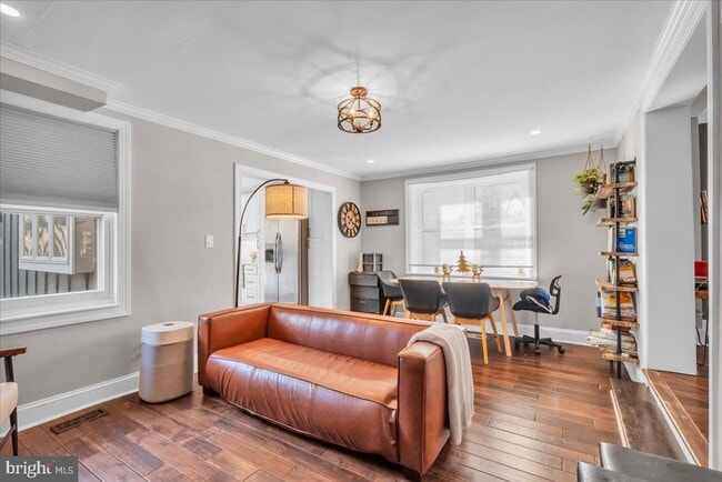 Building Photo - 406 Kings Hwy E