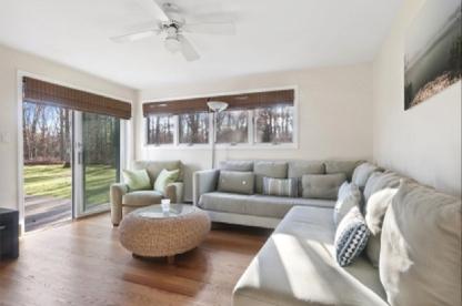 Foto del edificio - 22 Peconic Hills Ct
