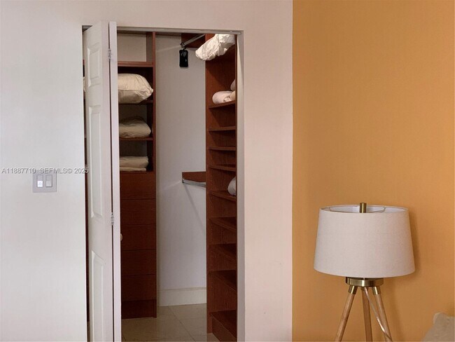 Foto del edificio - 185 SE 14th Terrace